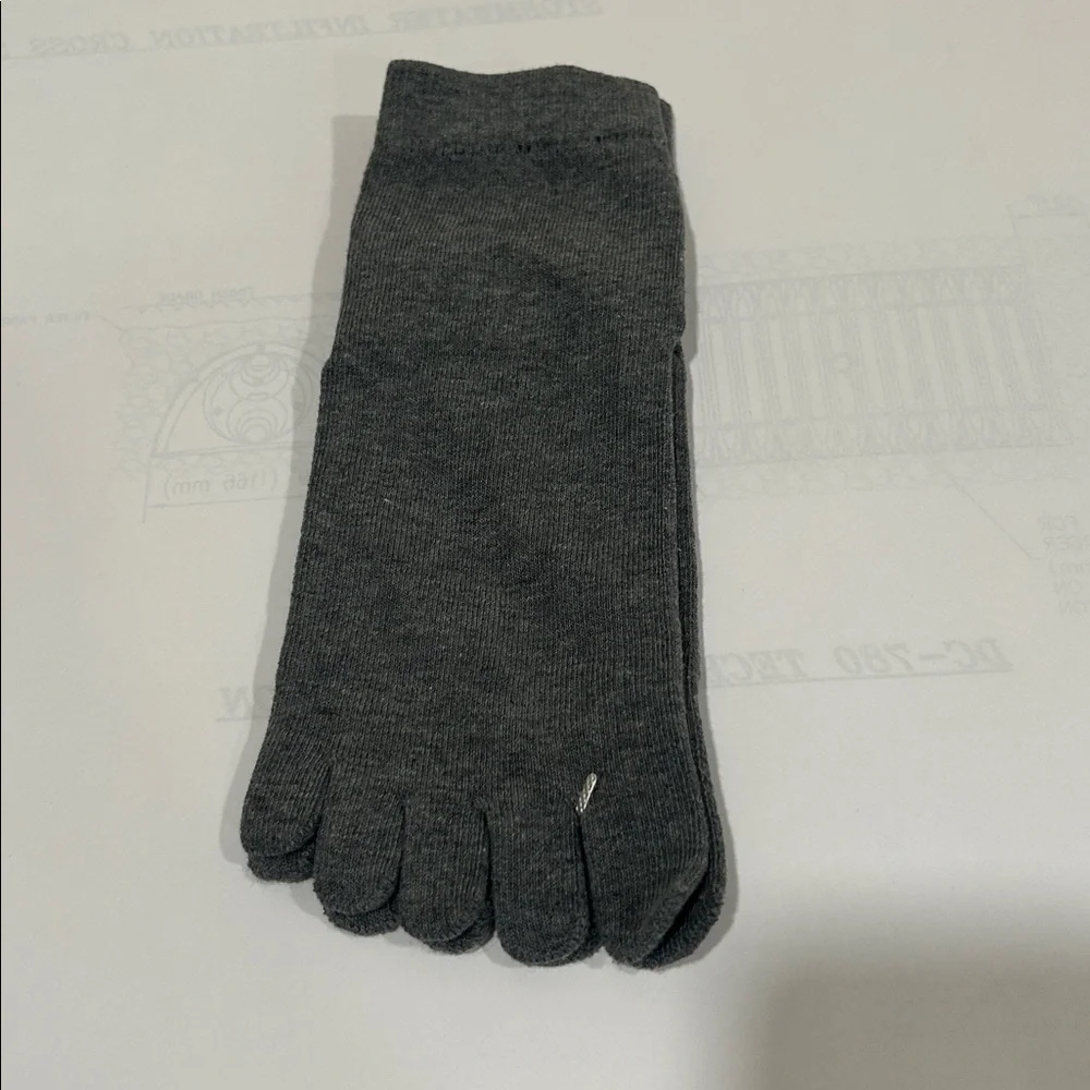 Men's Toe Socks - Black and Gray
